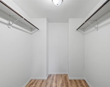 128 Abbey Park Court - Photo Thumbnail 20