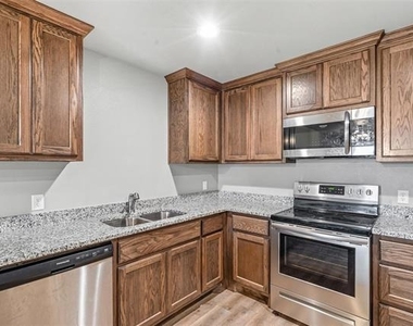 128 Abbey Park Court - Photo Thumbnail 11