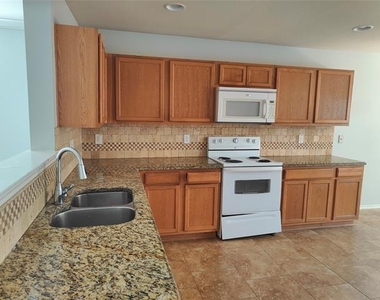13179 Michelle Drive - Photo Thumbnail 10
