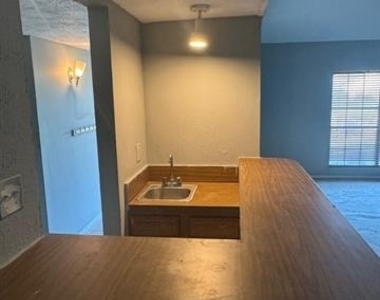 4706 Seaport Drive - Photo Thumbnail 3