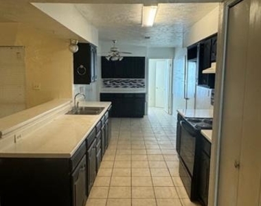 4706 Seaport Drive - Photo Thumbnail 8
