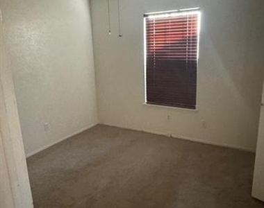 4706 Seaport Drive - Photo Thumbnail 13