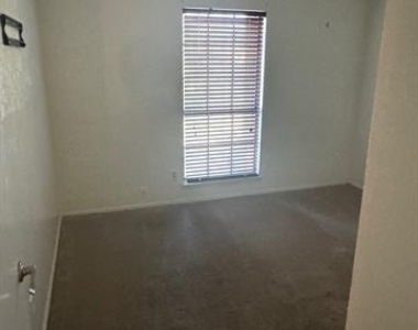 4706 Seaport Drive - Photo Thumbnail 11