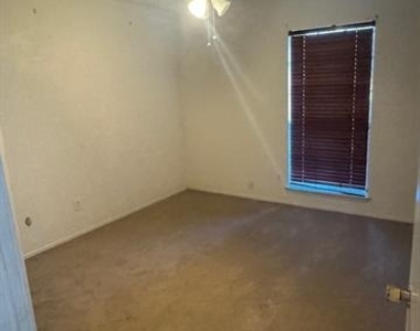 4706 Seaport Drive - Photo Thumbnail 12