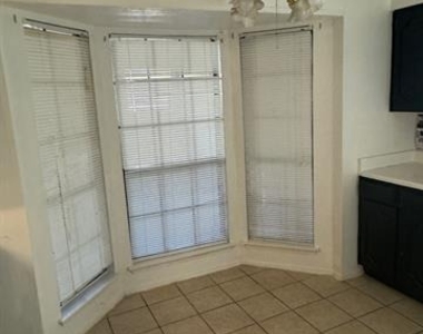 4706 Seaport Drive - Photo Thumbnail 7