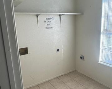 4706 Seaport Drive - Photo Thumbnail 9