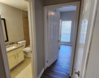 3209 Norwalk Avenue - Photo Thumbnail 15
