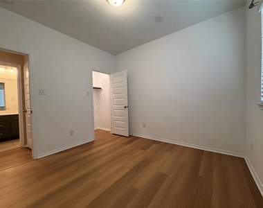 8134 Grotto Drive - Photo Thumbnail 9