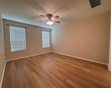 8134 Grotto Drive - Photo Thumbnail 17