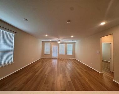 8134 Grotto Drive - Photo Thumbnail 15