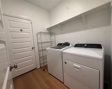 8134 Grotto Drive - Photo Thumbnail 6