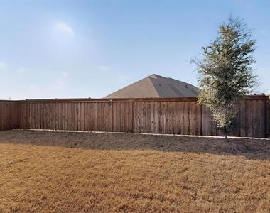 7213 Bronco Bluff - Photo Thumbnail 18