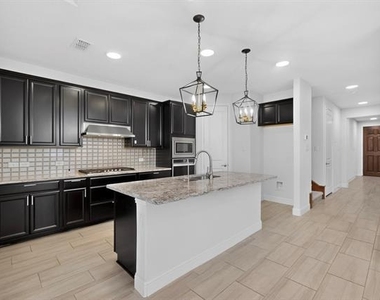 7213 Bronco Bluff - Photo Thumbnail 11