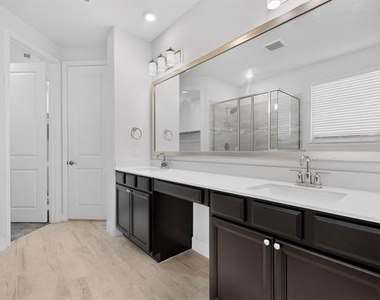 7213 Bronco Bluff - Photo Thumbnail 14