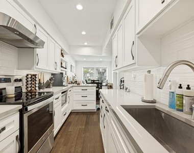 7512 Woodthrush Drive - Photo Thumbnail 10