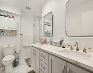 7512 Woodthrush Drive - Photo Thumbnail 12