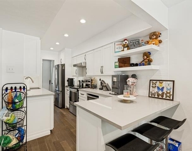 7512 Woodthrush Drive - Photo Thumbnail 9