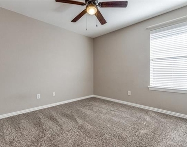 2333 Aurora Drive - Photo Thumbnail 13