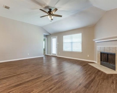 2333 Aurora Drive - Photo Thumbnail 6