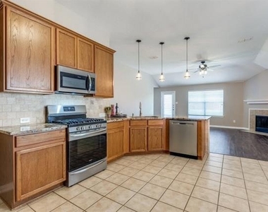 2333 Aurora Drive - Photo Thumbnail 3