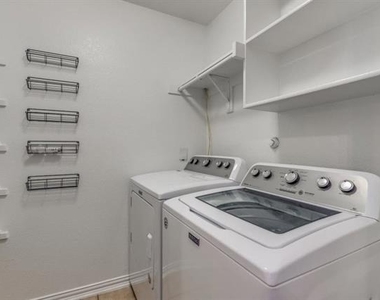2333 Aurora Drive - Photo Thumbnail 16