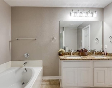 2333 Aurora Drive - Photo Thumbnail 10