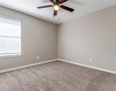 2333 Aurora Drive - Photo Thumbnail 12