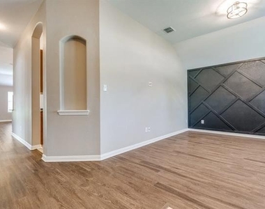 2333 Aurora Drive - Photo Thumbnail 14