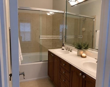 4719 Mckinney Avenue - Photo Thumbnail 8