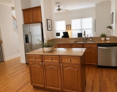 4719 Mckinney Avenue - Photo Thumbnail 4