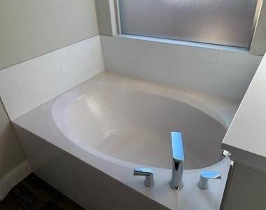 1104 Knightsgate Road - Photo Thumbnail 9