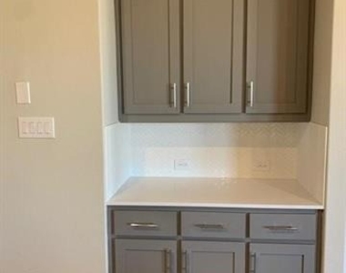 1104 Knightsgate Road - Photo Thumbnail 12