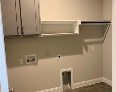 1104 Knightsgate Road - Photo Thumbnail 11