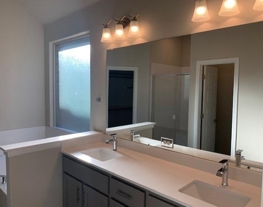 1104 Knightsgate Road - Photo Thumbnail 13