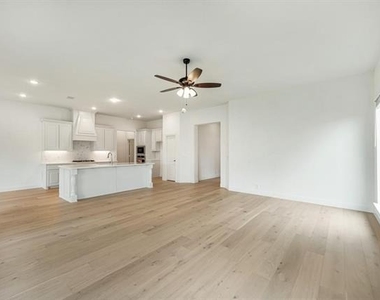 1073 Canuela Way - Photo Thumbnail 11