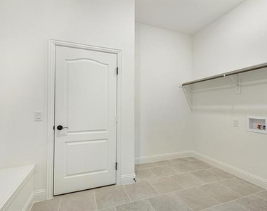 1073 Canuela Way - Photo Thumbnail 25