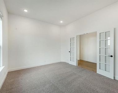 1073 Canuela Way - Photo Thumbnail 7