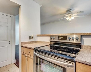 4011 Cole Avenue - Photo Thumbnail 5