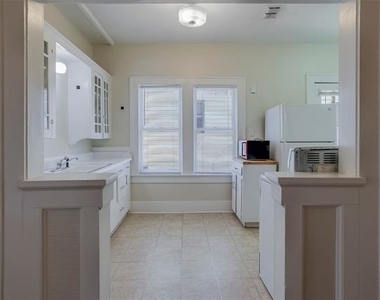1906 Clover Lane - Photo Thumbnail 7