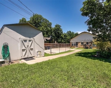 1906 Clover Lane - Photo Thumbnail 14