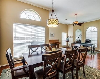 1109 Ashby Drive - Photo Thumbnail 4