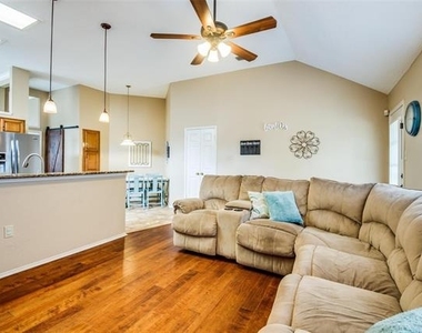 1109 Ashby Drive - Photo Thumbnail 14