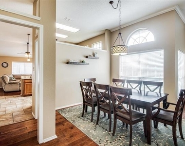 1109 Ashby Drive - Photo Thumbnail 5