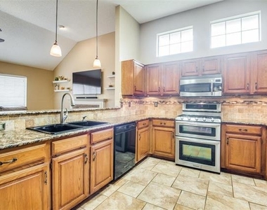 1109 Ashby Drive - Photo Thumbnail 8