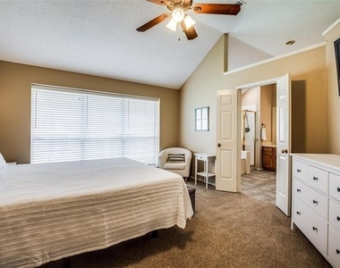 1109 Ashby Drive - Photo Thumbnail 15