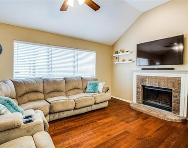 1109 Ashby Drive - Photo Thumbnail 12