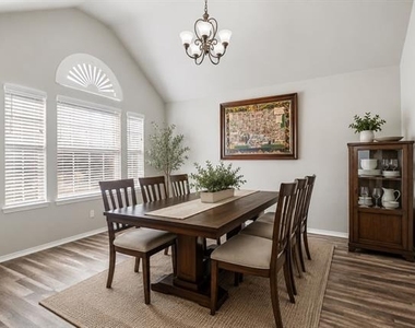 7914 Kristina Drive - Photo Thumbnail 6