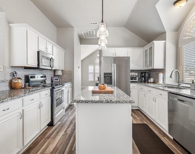7914 Kristina Drive - Photo Thumbnail 13