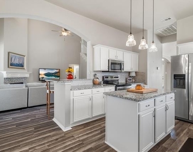 7914 Kristina Drive - Photo Thumbnail 14