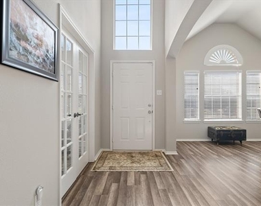 7914 Kristina Drive - Photo Thumbnail 4